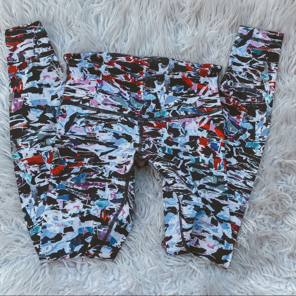 ❌SOLD❌Lululemon Wunder Under Tight culture clash 4 - Picture 9 of 9